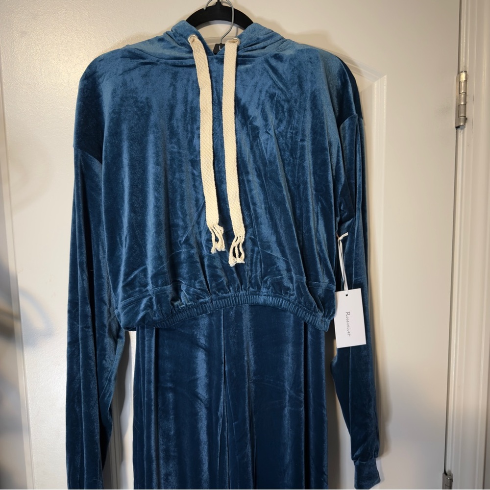 Beautiful Boutique Brand Peacock Colored‎ Velour Outfit Size Large New with Tags